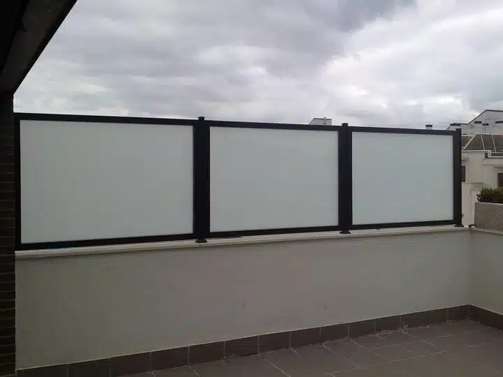 carpinteria de aluminio y pvc para mamparas divisorias en huelva calidad y eficiencia
