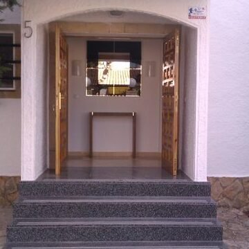 marmol para puerta de entrada en huelva elegancia y resistencia