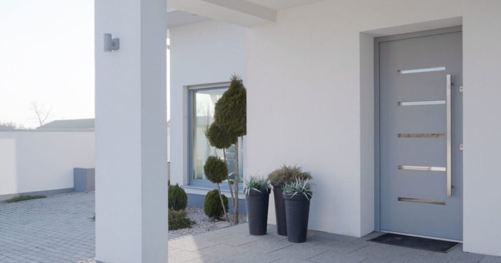 puertas metalicas en huelva instalacion profesional y duradera